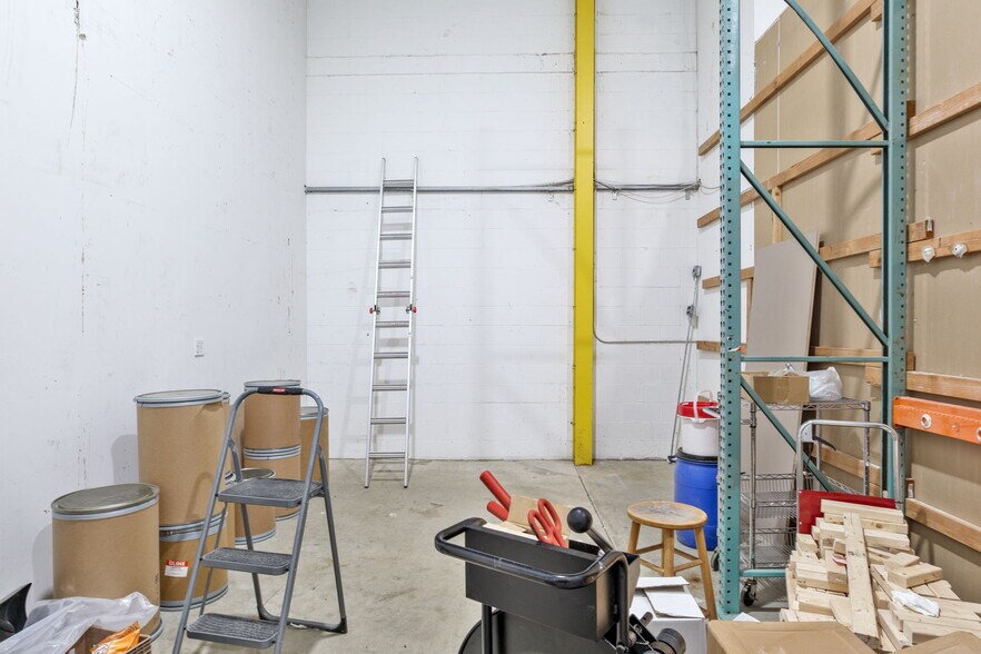 More Photos Of 37 Ramland Rd, Orangeburg Office For Lease