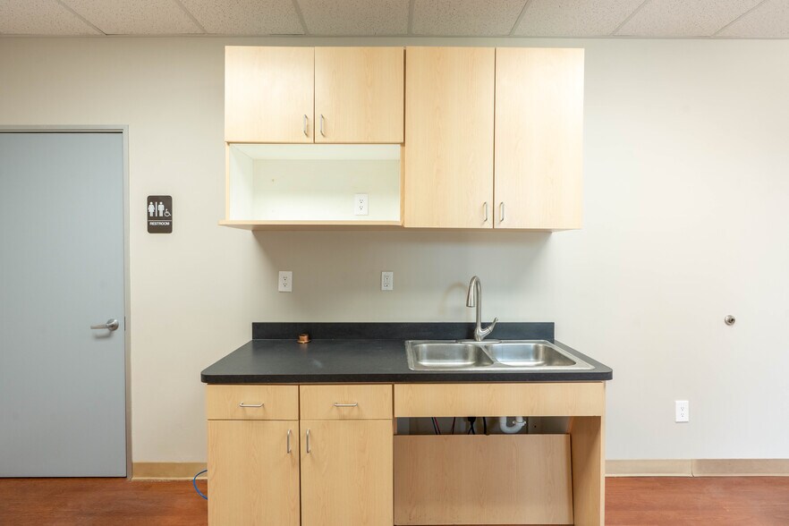 More Photos Of 175 S Ridge Rd, McKinney Medical For Lease