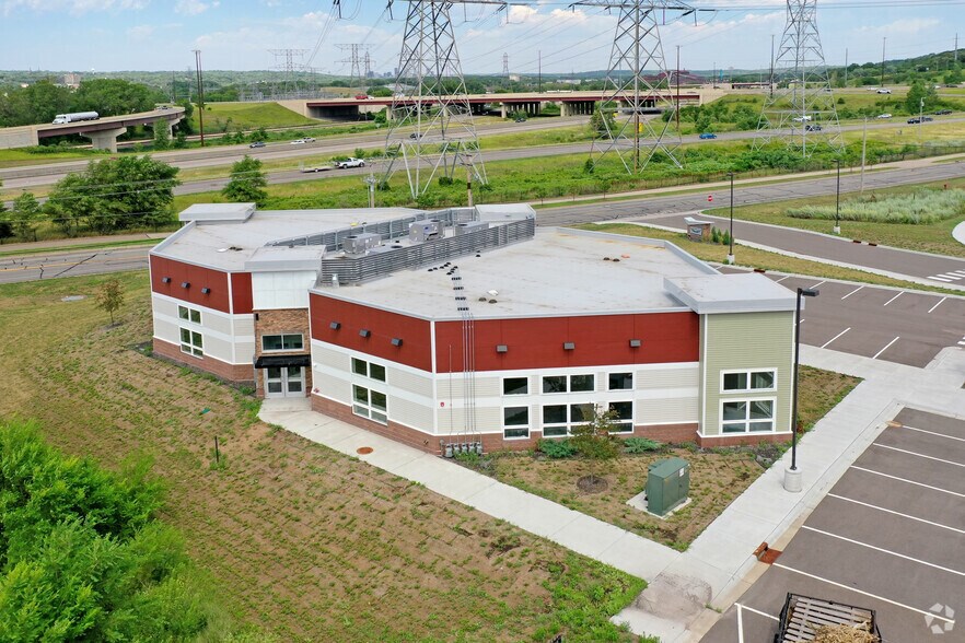 More Photos Of 2350 Hastings Ave, Newport Storefront Retail Office For Lease