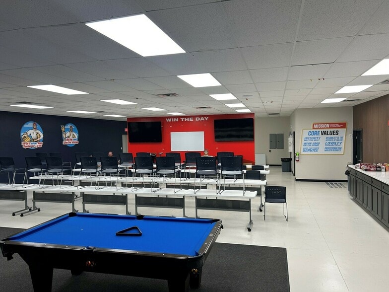 More Photos Of 905 Messenger Ln, Moore Light Manufacturing For Lease
