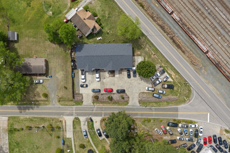 More Photos Of 921 Midway Ave, Durham Auto Repair For Sale