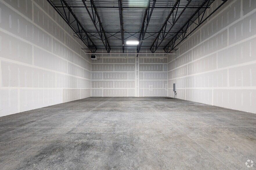 More Photos Of 5718 W 3500 South, West Valley Warehouse For Lease
