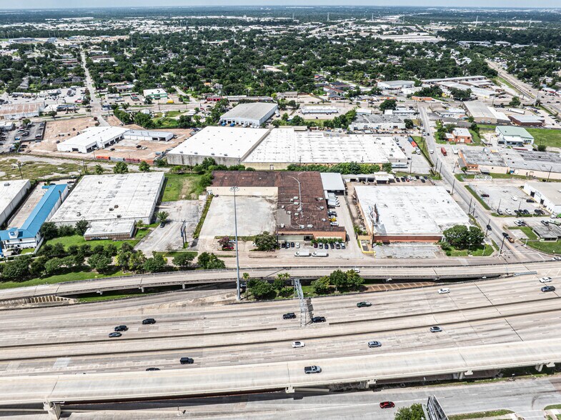 More Photos Of 6628-6630 Gulf Fwy, Houston Light Distribution For Lease