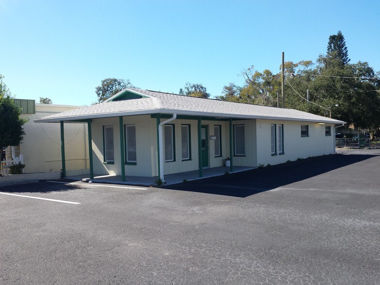 More Photos Of 1704 9th St W, Bradenton Storefront Retail Office For Lease