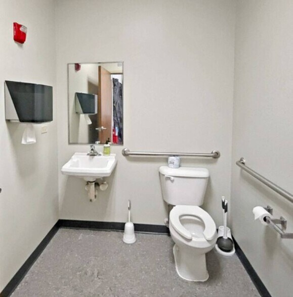 More Photos Of 1292 Humbracht Cir, Bartlett Warehouse For Lease