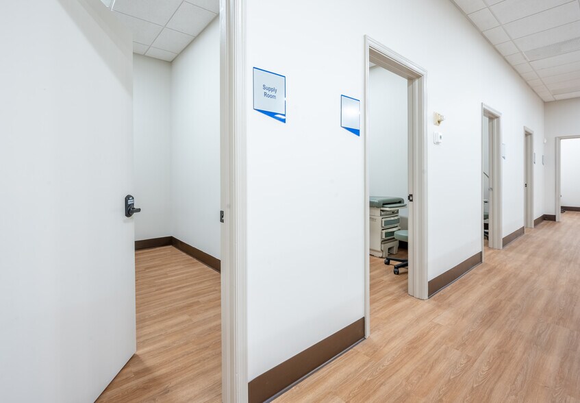 More Photos Of 3795 Boynton Beach Blvd, Boynton Beach Medical For Lease