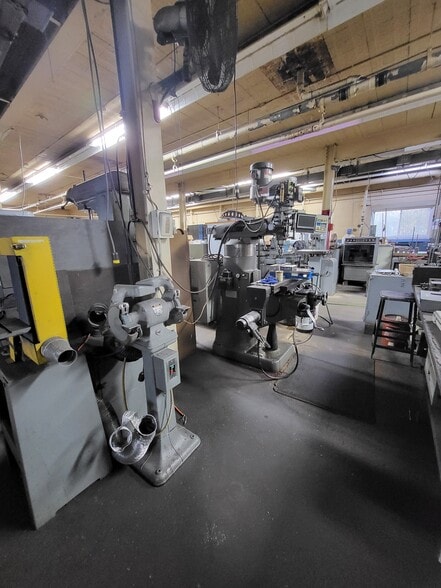 More Photos Of 15321 W Eleven Mile Rd, Oak Park Manufacturing For Sale