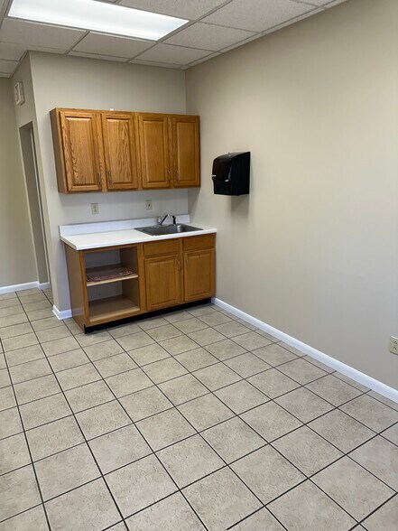 More Photos Of 3160 State St, Blacksburg Manufacturing For Lease