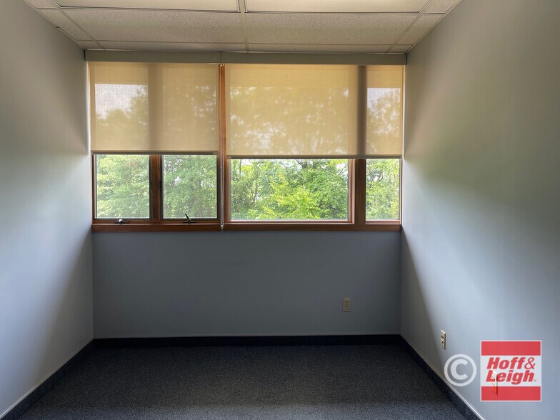 More Photos Of 143 Northwest Ave, Tallmadge Office For Lease