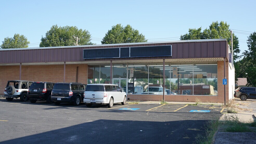 More Photos Of 1500-1502 Main St, Grandview Freestanding For Lease