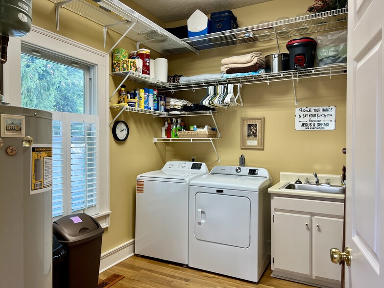 More Photos Of 210 S College St, Franklin Office For Sale