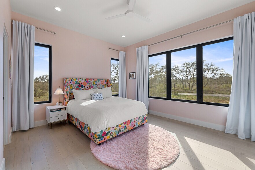 More Photos Of 444 Klein Rd, Stonewall Flex For Sale