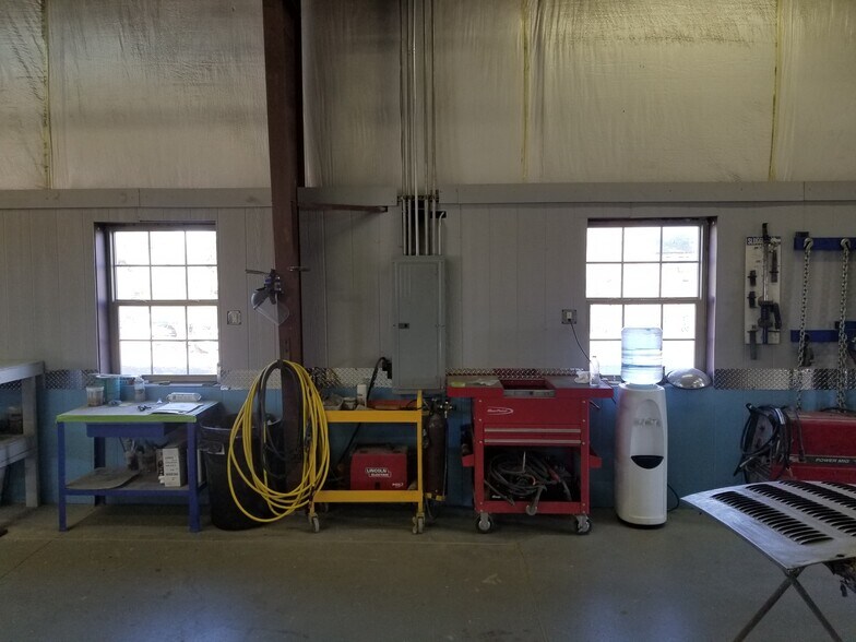 More Photos Of 405 W Vista Dr, Holbrook Service For Sale