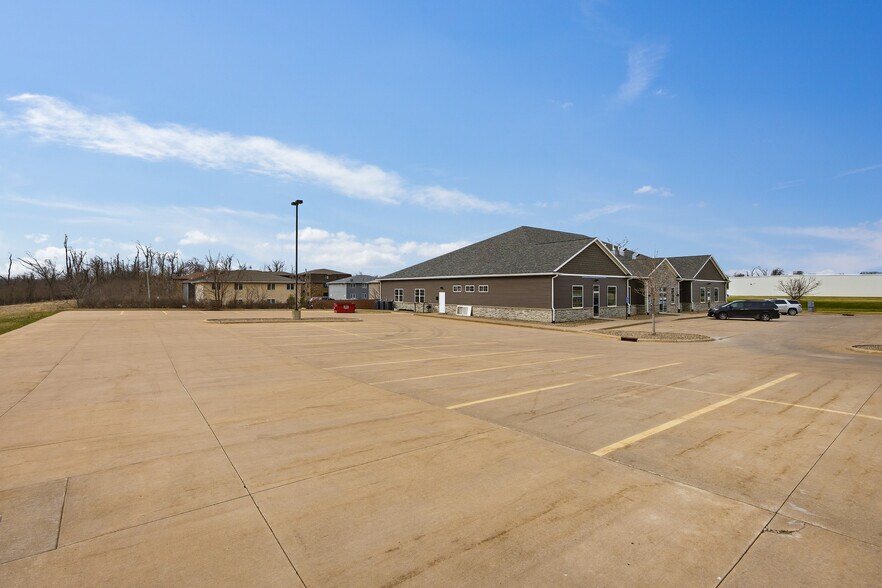 More Photos Of 4820 Armar Dr SE, Cedar Rapids Office For Sale