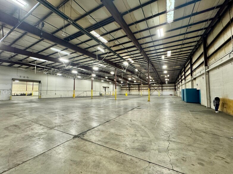 More Photos Of 3099 N Pacific Hwy, Woodburn Manufacturing For Lease