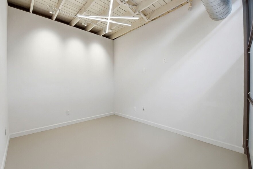More Photos Of 603 W 11th St, Houston Office For Lease