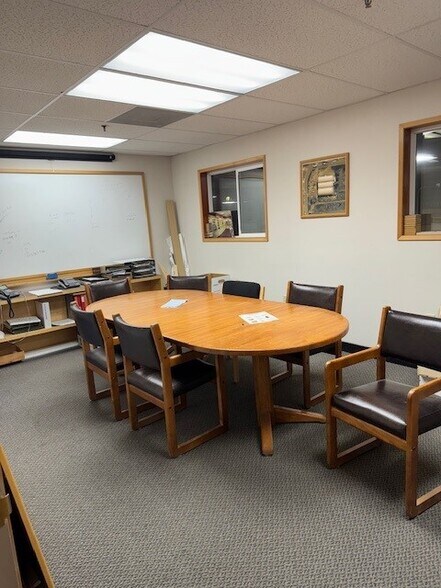 More Photos Of 10 N Seneca Rd, Eugene Manufacturing For Sale