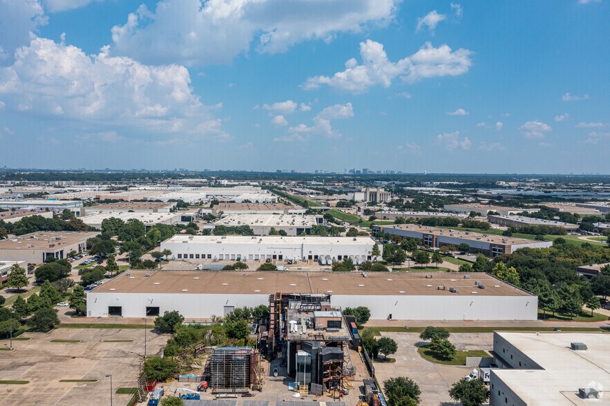 More Photos Of 1640 Wallace Dr, Carrollton Warehouse For Lease