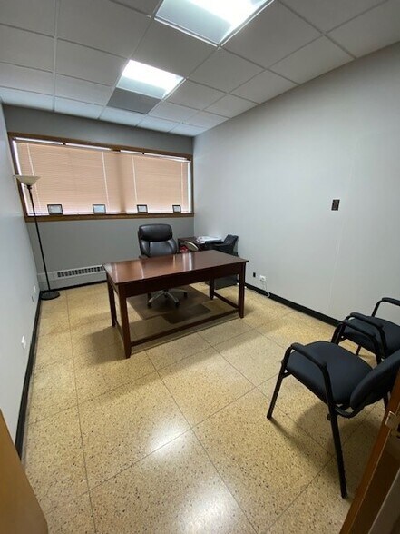 More Photos Of 9100 W Plainfield Rd, Brookfield Warehouse For Lease