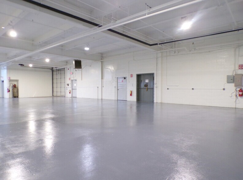 More Photos Of 40 Merritt St, Port Chester Manufacturing For Lease