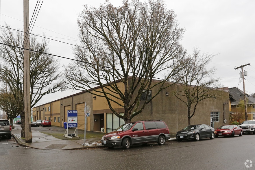 More Photos Of 2104-2134 SE 9th Ave, Portland Warehouse For Lease
