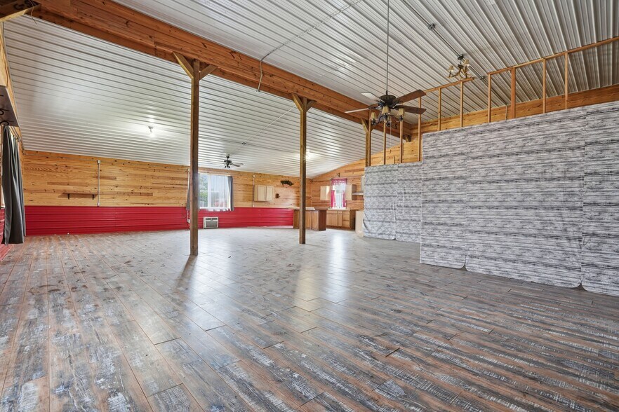 More Photos Of 113 S Wilder St, Chouteau General Retail For Sale