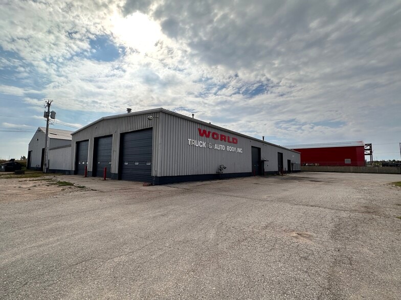 More Photos Of 3945 S Blue Star Dr, Traverse City Service For Lease