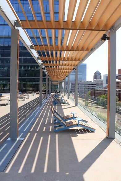 More Photos Of 8001 Forsyth Blvd, Saint Louis Office For Lease