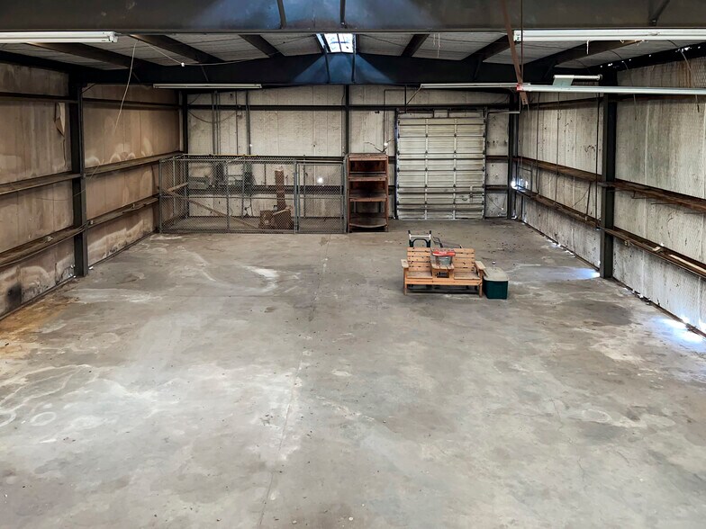 More Photos Of 4818 Gemini St, Corpus Christi Warehouse For Sale