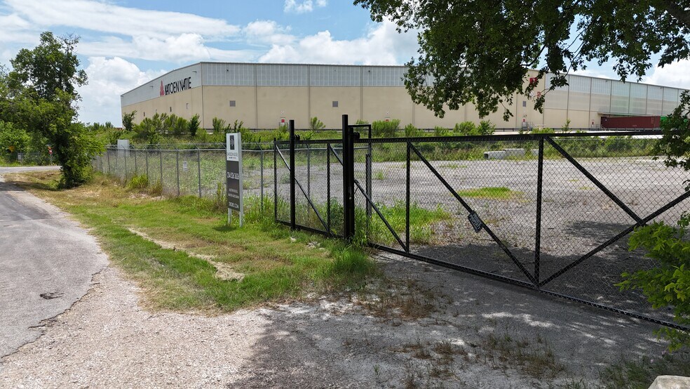 More Photos Of 601, 867, & 906 Talco Rd, Lancaster Land For Lease