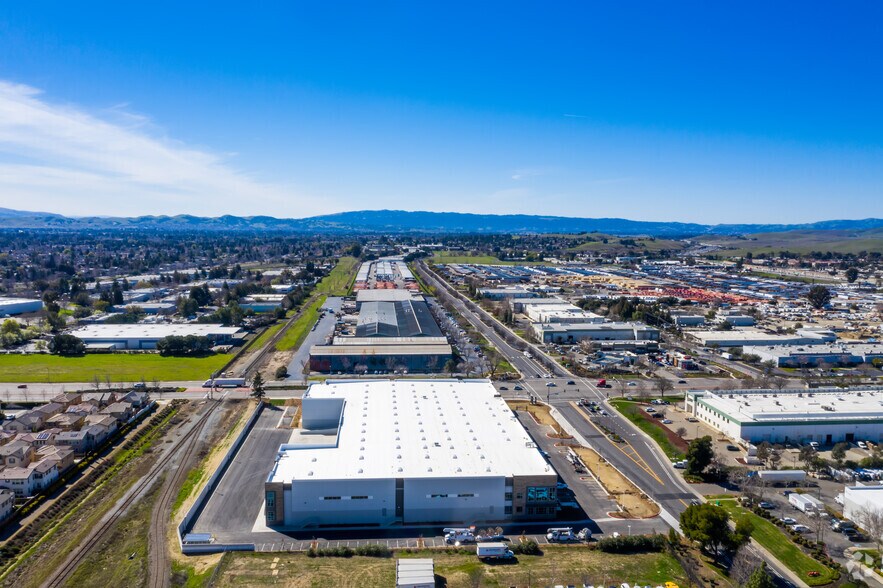 More Photos Of 6011-6013 Las Positas Rd, Livermore Warehouse For Lease