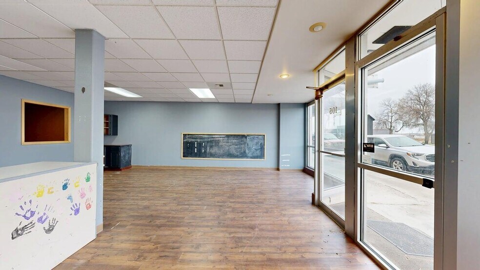 More Photos Of 105 E Main St, Laurel General Retail For Lease