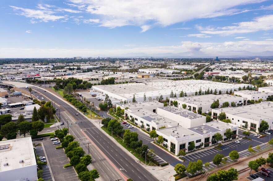 More Photos Of 1173 Warner Ave, Tustin Research And Development For Lease