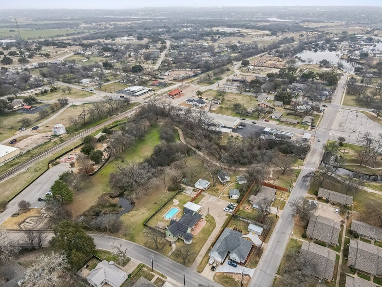 More Photos Of 512 N Travis St, Granbury Hospitality For Sale