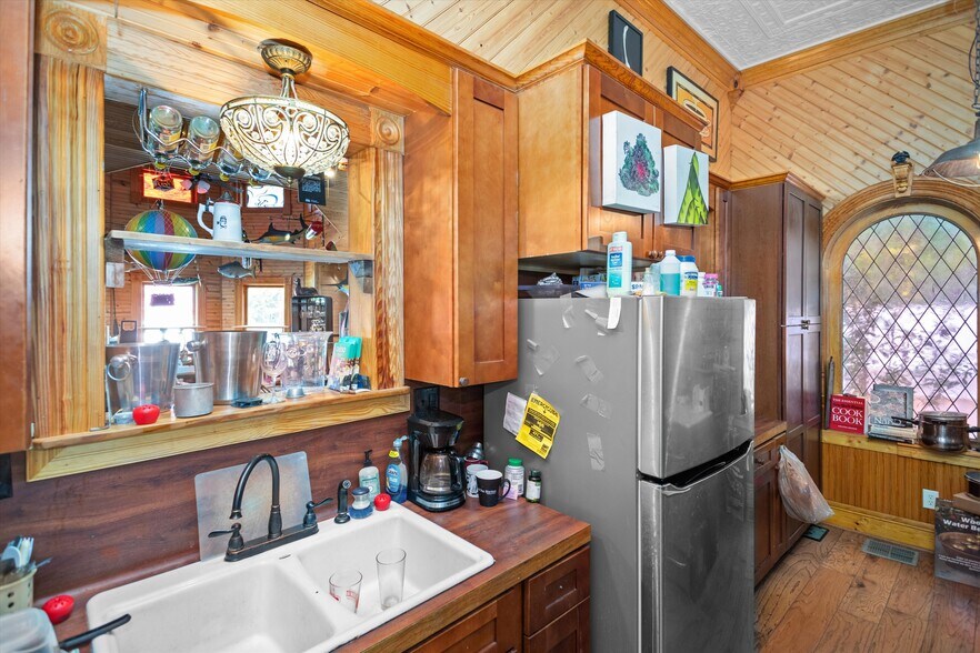 More Photos Of 310 N Mound St, Nacogdoches Flex For Sale