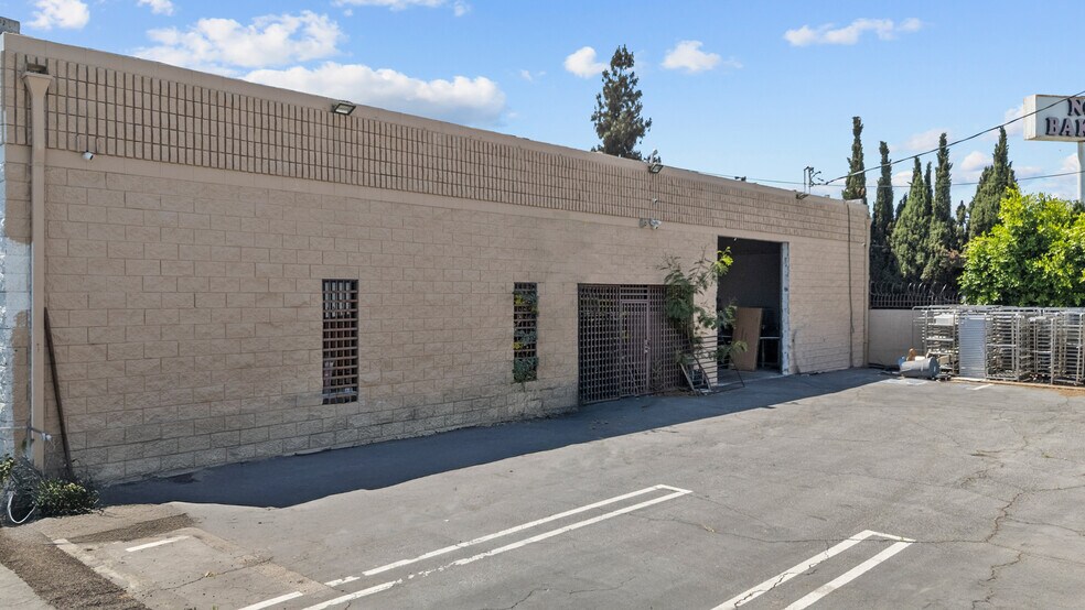 More Photos Of 7425 Bellaire Ave, North Hollywood Warehouse For Sale