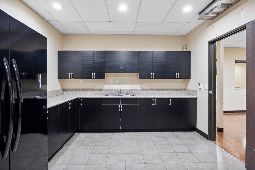 More Photos Of 23275 South Pointe Dr, Laguna Hills Office For Sale