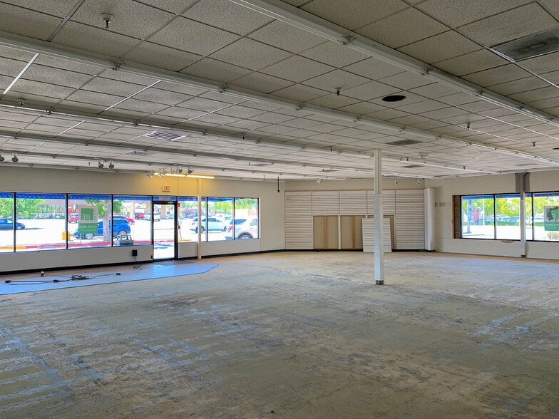 More Photos Of 5555 Zuni Rd SE, Albuquerque Unknown For Lease