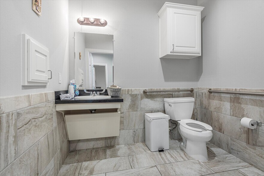 More Photos Of 425 Old Newman Rd, Frisco Medical For Lease