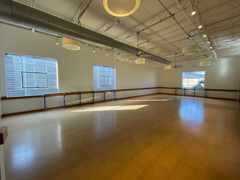 More Photos Of 484 King St, Charleston General Retail For Lease