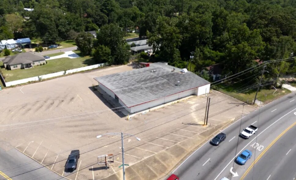 More Photos Of 1919 S Oates St, Dothan Freestanding For Sale