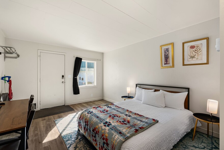 More Photos Of 501 N 4th Ave, Sandpoint Hotel For Sale