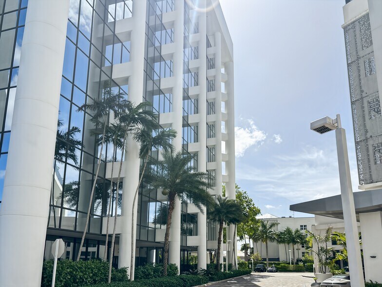More Photos Of 2875 NE 191st St, Aventura Coworking Space
