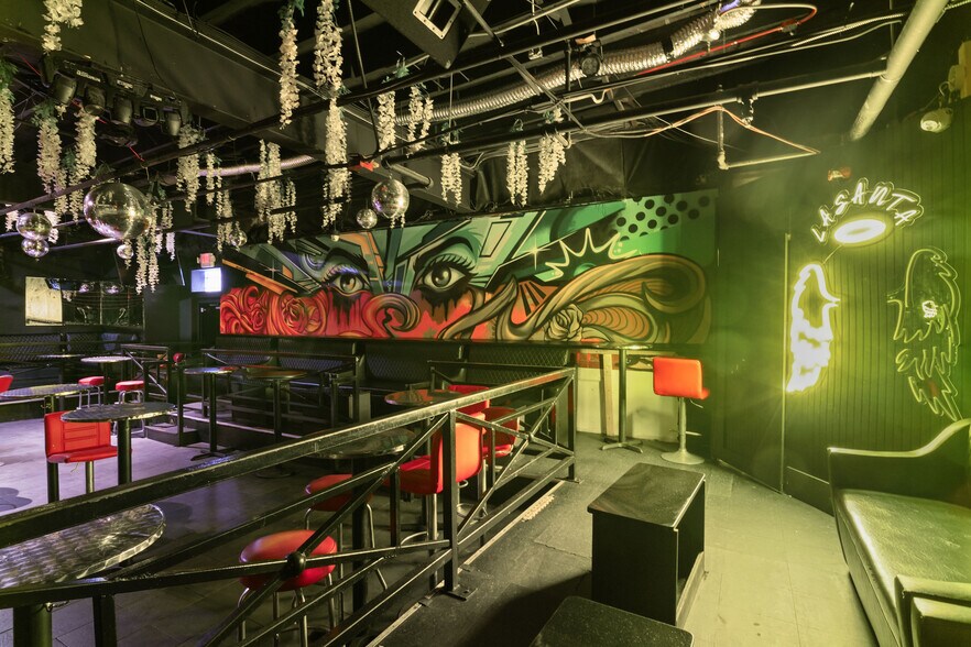 More Photos Of 727 Cranston St, Providence Bar For Sale