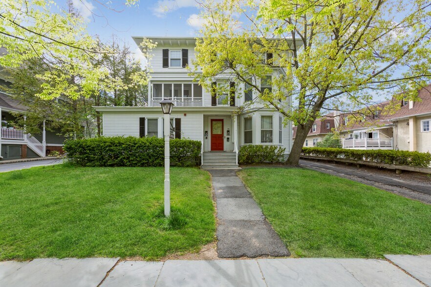 Primary Photo Of 28 Franklin Pl, Morristown Medical For Lease