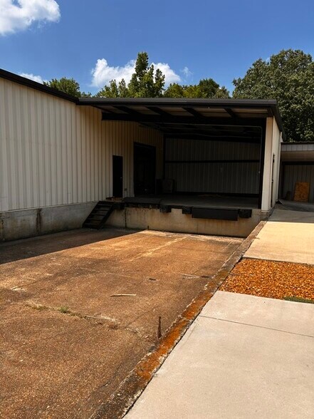 More Photos Of 21845 Hwy 57, Moscow Warehouse For Lease