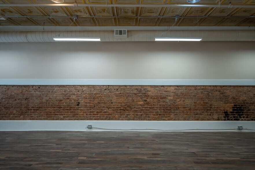 More Photos Of 142 N Jackson St, Athens General Retail For Sale