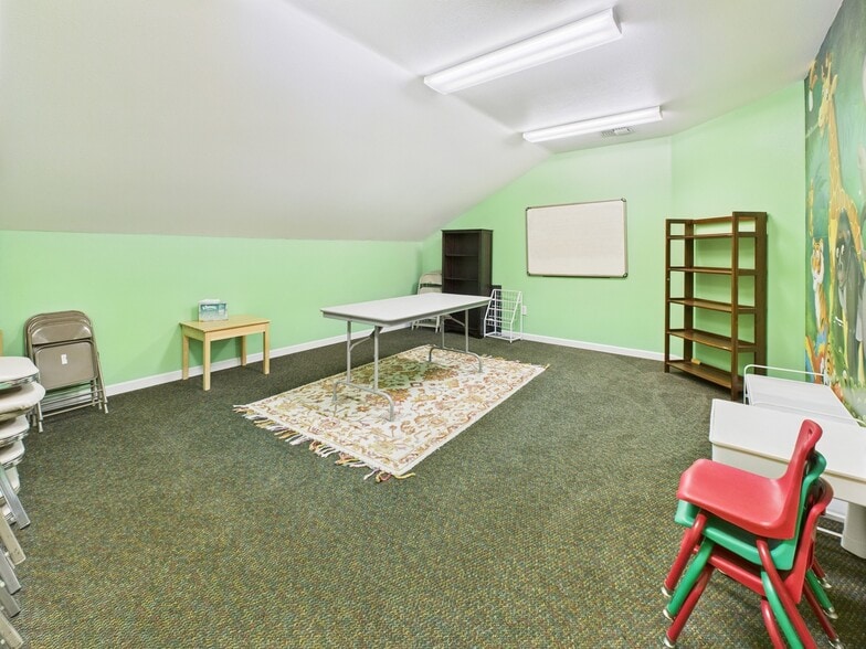 More Photos Of 118-120 NE 4th St, Mcminnville Office For Sale