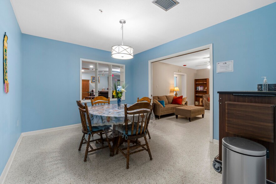 More Photos Of 207 W Wheeler Rd, Seffner Assisted Living For Sale