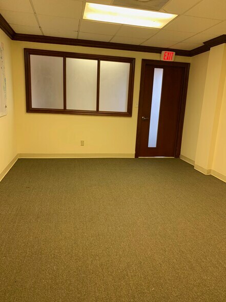 More Photos Of 5431 NW 15th St, Margate Service For Lease